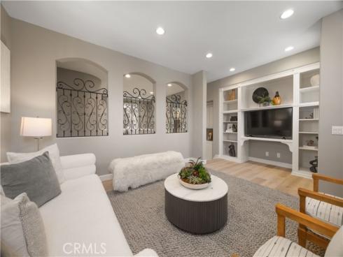 9 Modesto , Irvine, CA