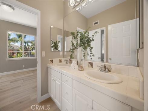 9 Modesto , Irvine, CA