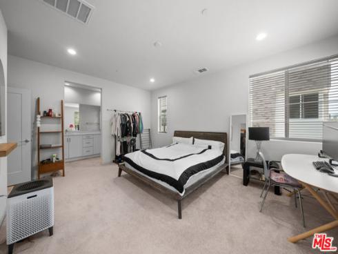 162  Novel  , Irvine, CA
