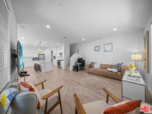 162  Novel  , Irvine, CA
