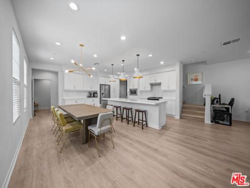 162  Novel  , Irvine, CA