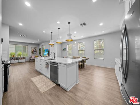 162  Novel  , Irvine, CA