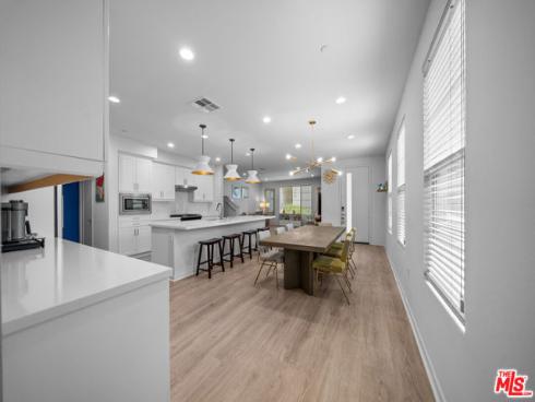 162  Novel  , Irvine, CA