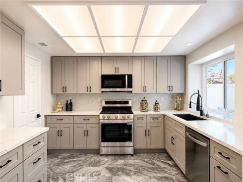 6 Cannes , Irvine, CA