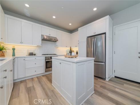 124 Holly Springs , Irvine, CA