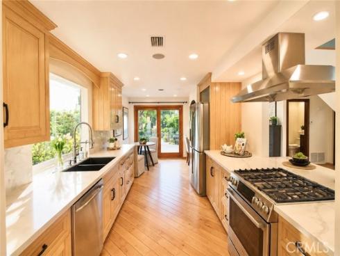 28  Cambridge  , Irvine, CA