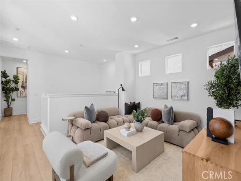 446 Sonia , Irvine, CA