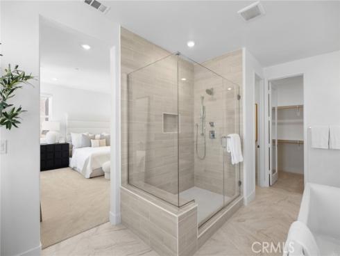 446 Sonia , Irvine, CA