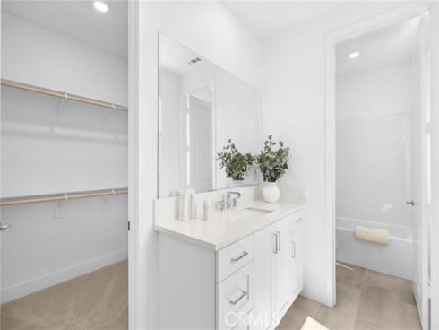 446 Sonia , Irvine, CA