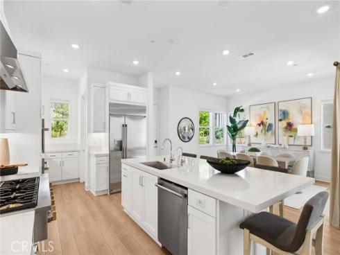 446 Sonia , Irvine, CA