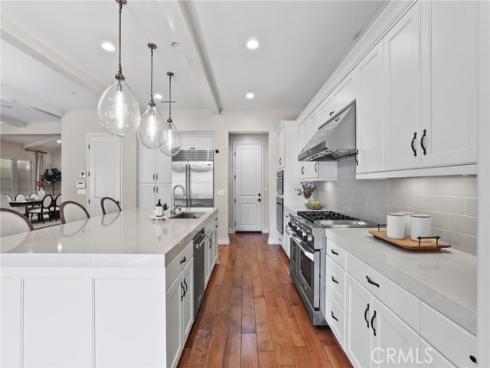 10 Shadybend , Irvine, CA