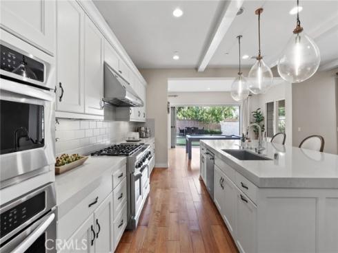 10 Shadybend , Irvine, CA