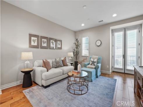 10 Shadybend , Irvine, CA