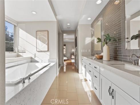10 Shadybend , Irvine, CA