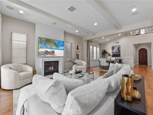 10 Shadybend , Irvine, CA