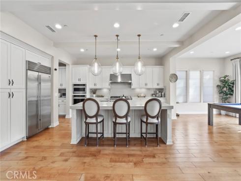10 Shadybend , Irvine, CA