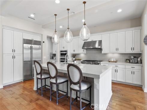 10 Shadybend , Irvine, CA