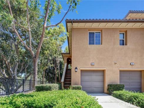 132  Vintage  25 , Irvine, CA