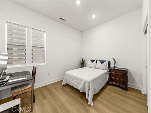 405 Clipper , Irvine, CA