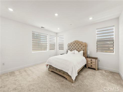 405 Clipper , Irvine, CA