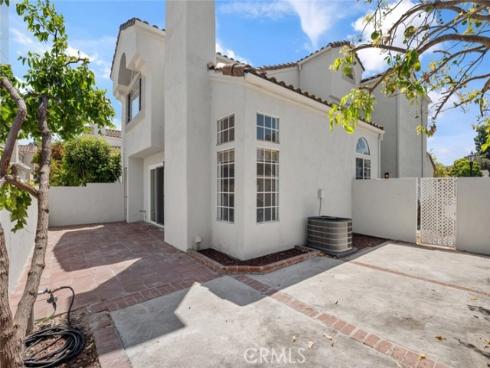 122  Almador  , Irvine, CA