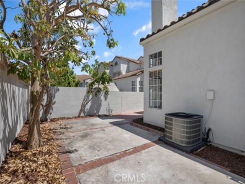 122  Almador  , Irvine, CA