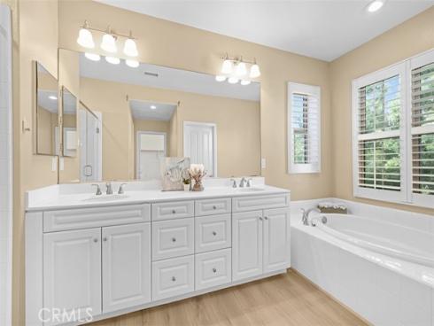 231 Mantle , Irvine, CA