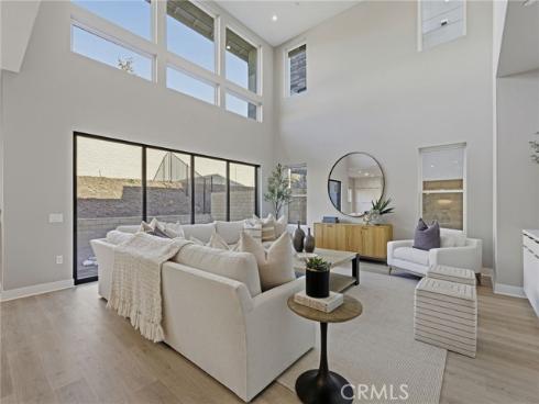 125 Apron , Irvine, CA