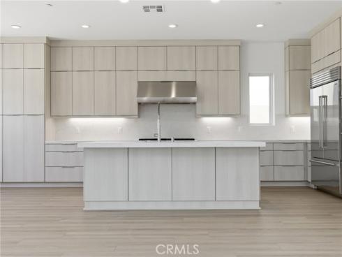 125 Apron , Irvine, CA