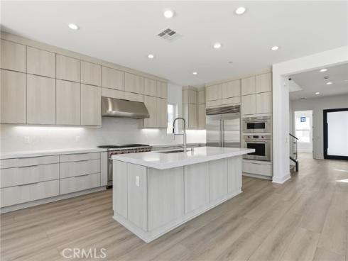 125 Apron , Irvine, CA
