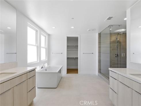 125 Apron , Irvine, CA