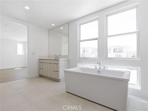 125 Apron , Irvine, CA