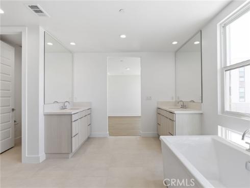 125 Apron , Irvine, CA