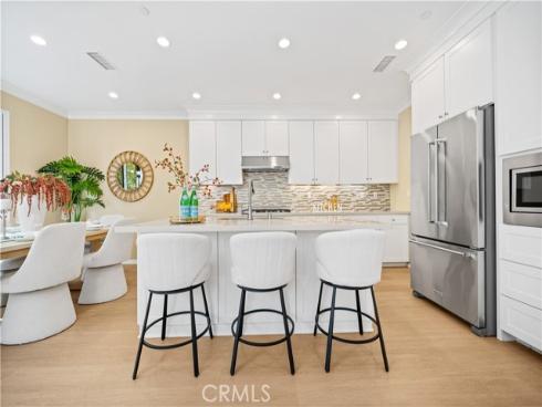 190  Crescent Moon  , Irvine, CA