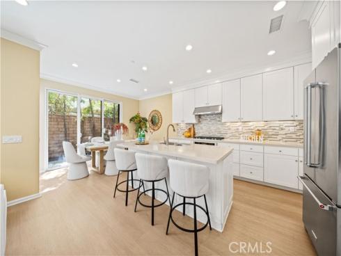 190  Crescent Moon  , Irvine, CA