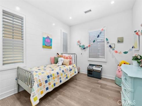 100 Della , Irvine, CA