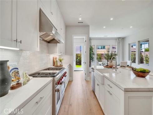 207  Pinnacle  , Irvine, CA