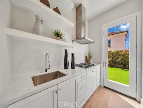 207  Pinnacle  , Irvine, CA