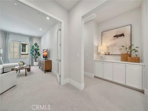 207  Pinnacle  , Irvine, CA