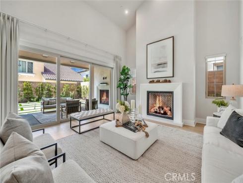 207  Pinnacle  , Irvine, CA