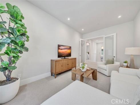 207  Pinnacle  , Irvine, CA