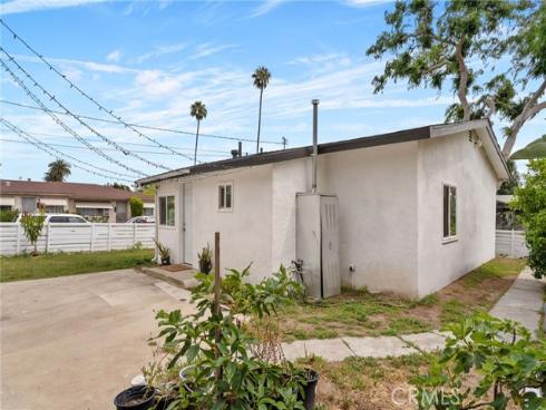 301 W 1st , La Habra, CA