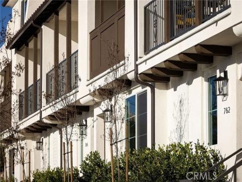 166 E Whittier Boulevard, La Habra, CA