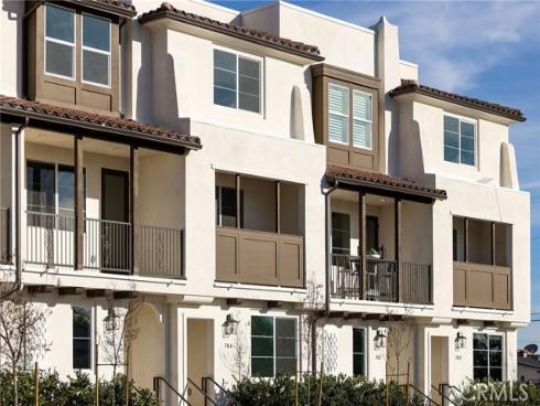 166 E Whittier Boulevard, La Habra, CA