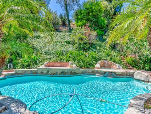 530 W Wedgewood , La Habra, CA