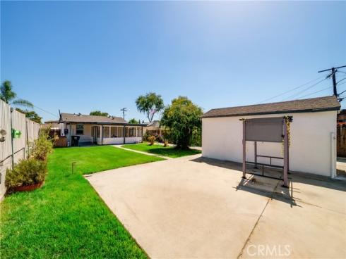 405 W 1st  , La Habra, CA