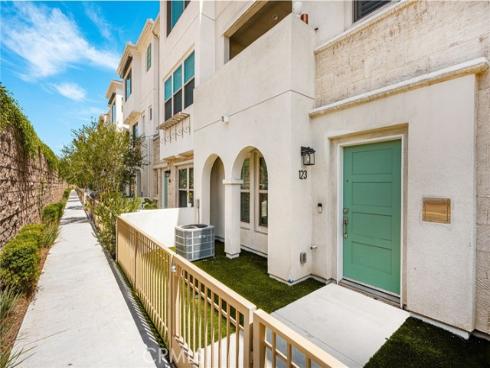 123 E Knox , La Habra, CA