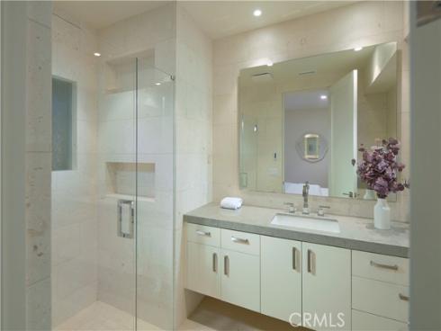 33 Bay Drive, Laguna Beach, CA