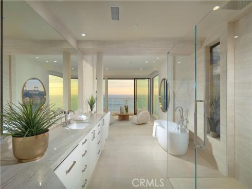 33 Bay Drive, Laguna Beach, CA