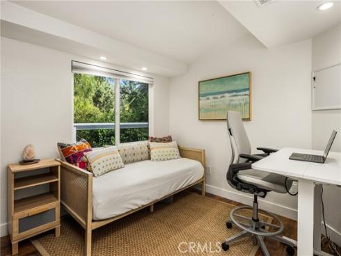 275 Woodland Drive, Laguna Beach, CA